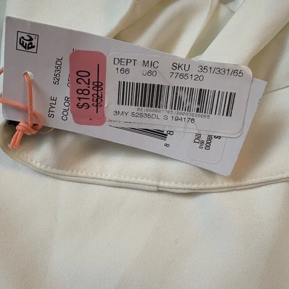 White skirt size small - Picture 2 of 3